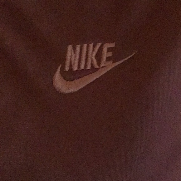 Nike - Picture 2 of 4